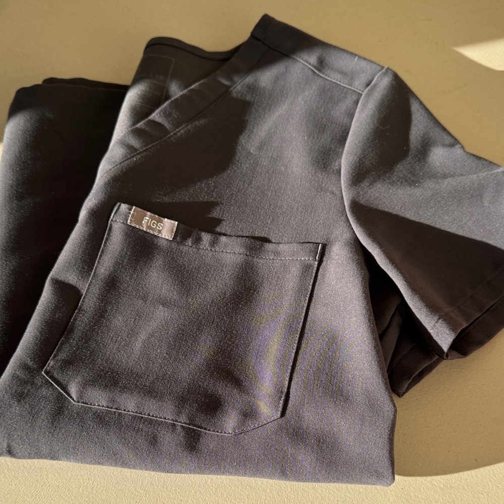 Figs Charcoal Short Sleeve Scrub Top - Picture 3 of 4
